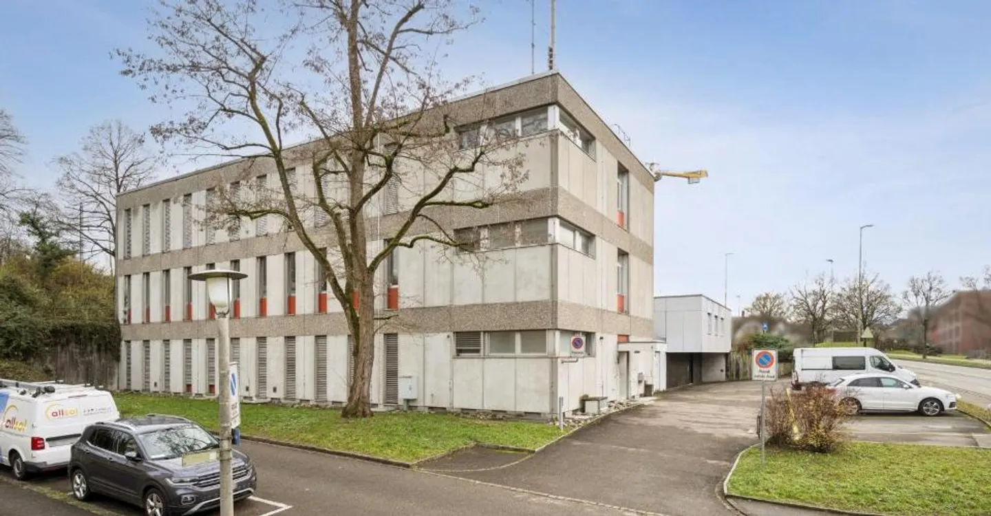 Beaucoup d'espace pour vos idées : 305 m² d'espace commercial à Arlesheim - Photo 2 sur 8