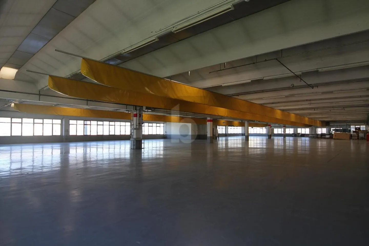 Per uso industriale con ascensore per merci - Foto 3 di 4