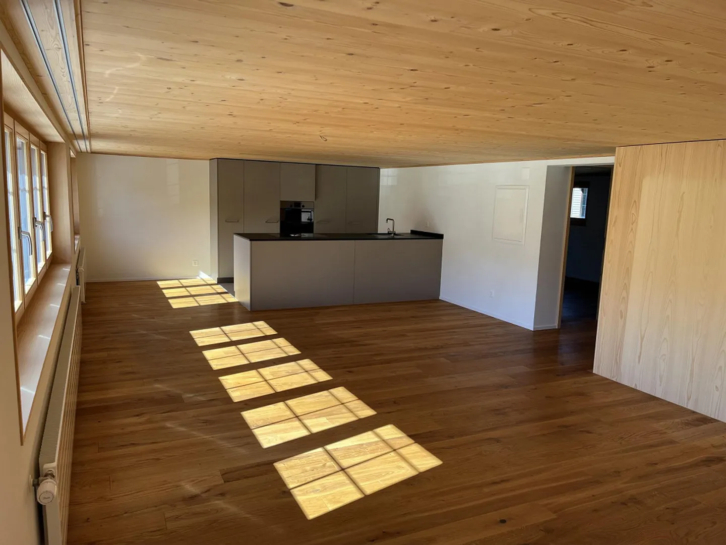 Appartement en duplex lumineux nouvellement rénové (2019) de 4,5 pièces à louer - Photo 2 sur 17