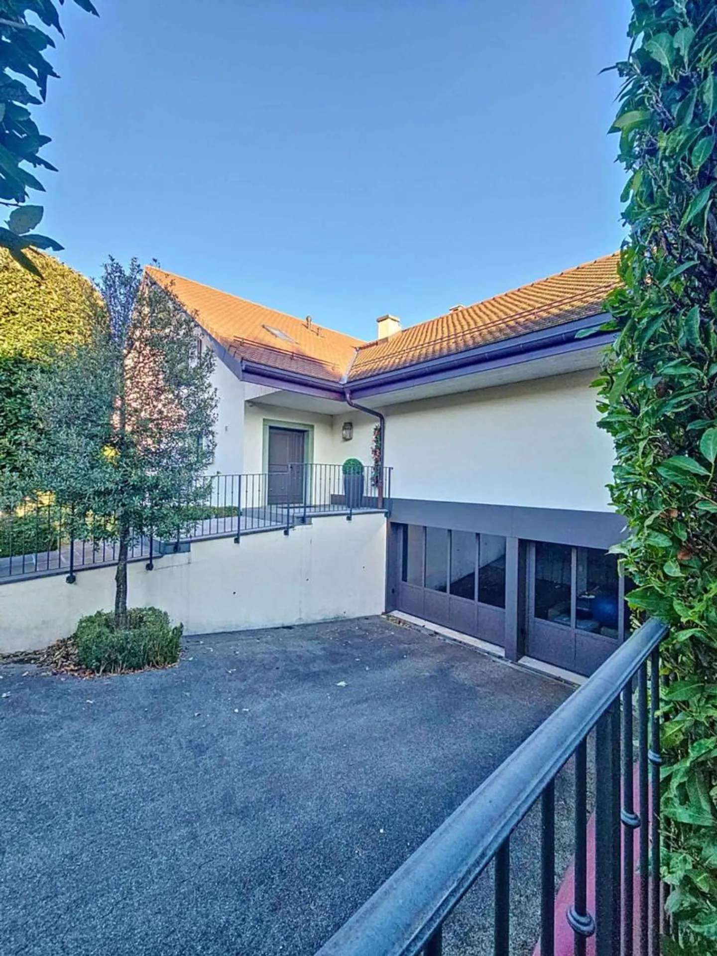 Elegante casa con giardino privato nel cuore di Terre-Sainte - Foto 12 di 13