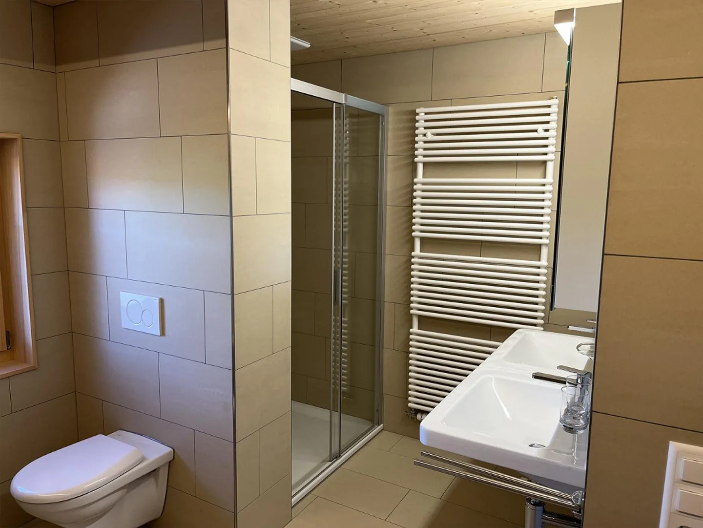 Appartement en duplex lumineux nouvellement rénové (2019) de 4,5 pièces à louer - Photo 5 sur 17