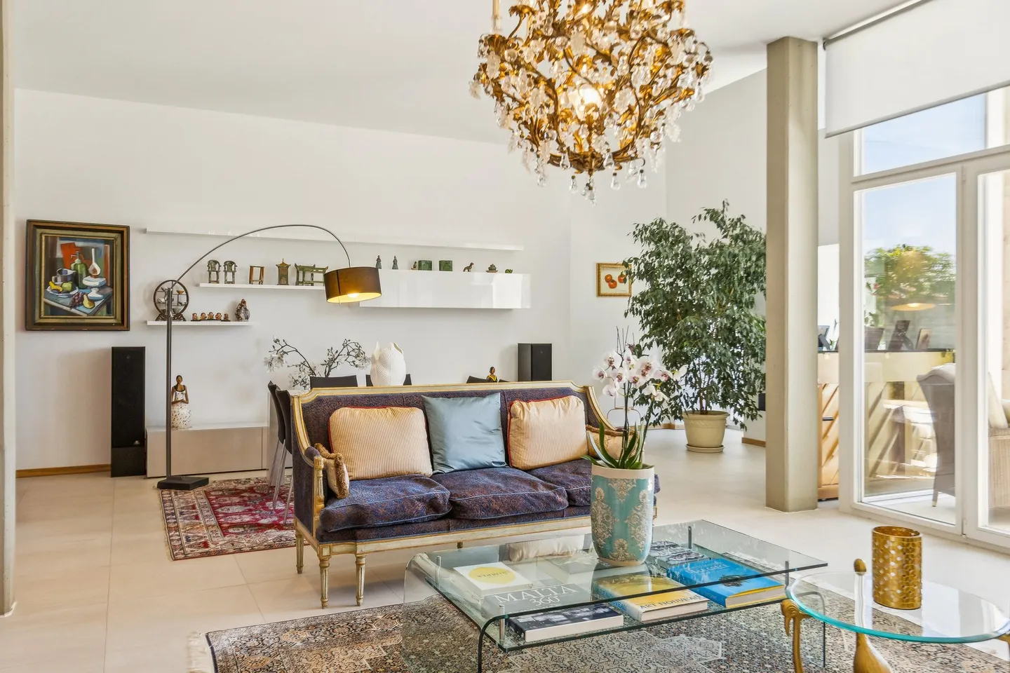 Contemporary Villa in Gilly - Photo 3 of 15
