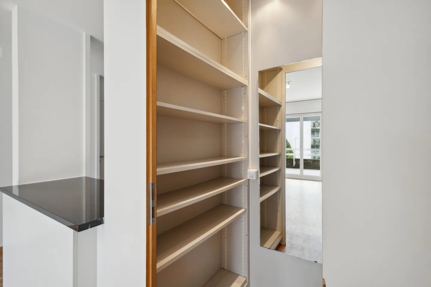 strategic studio a few steps from the center - Photo 9 of 10