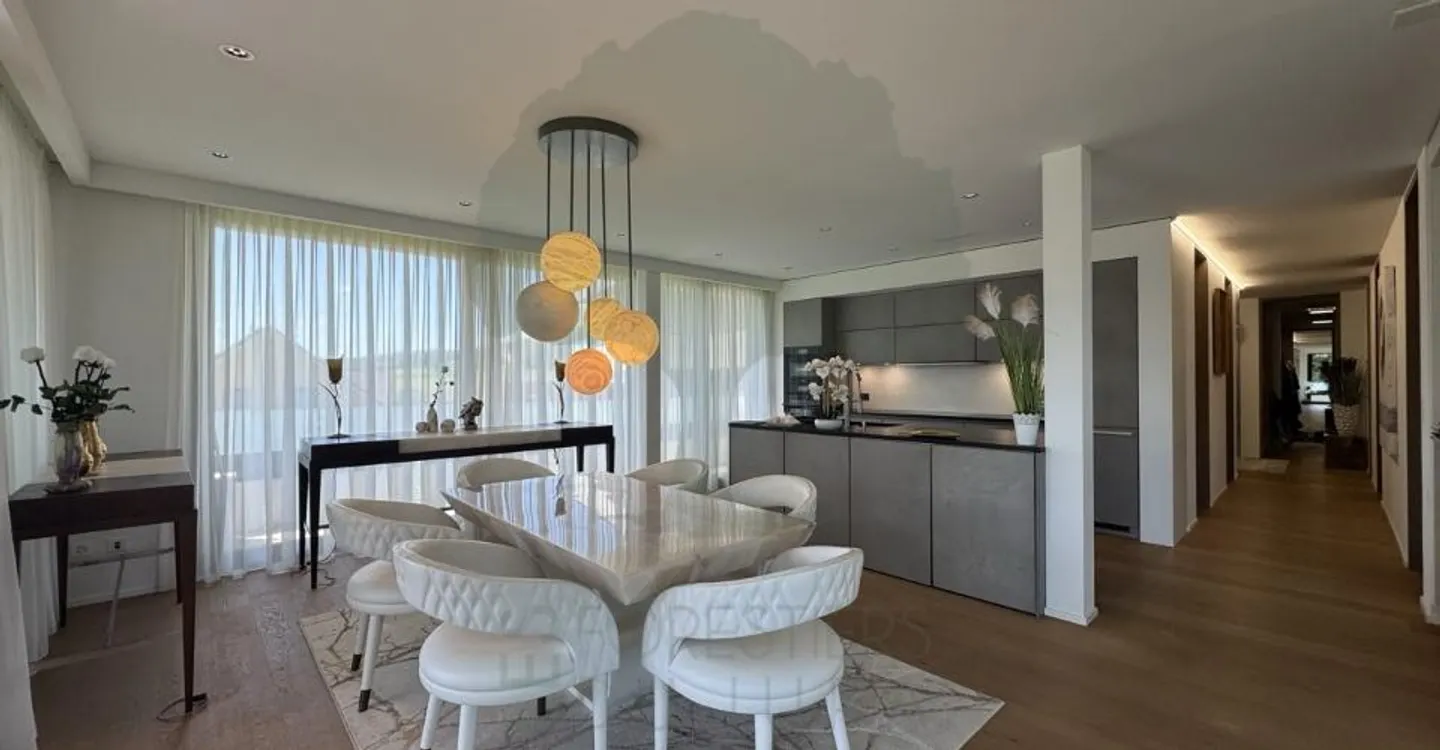 Superb 5.5-room apartment of 170 m² with a 62 m² terrace - Photo 9 of 13
