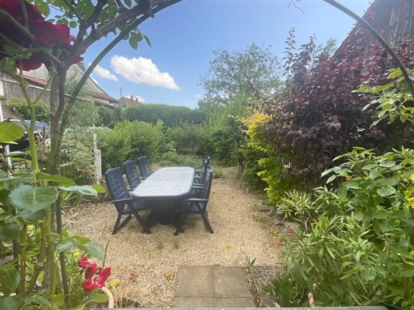 Large Detached House - Photo 4 of 13