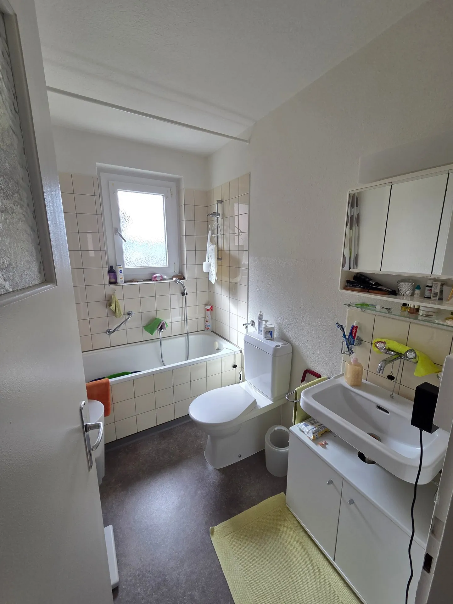 Hell 2-room apartment with lake view - Photo 3 of 6