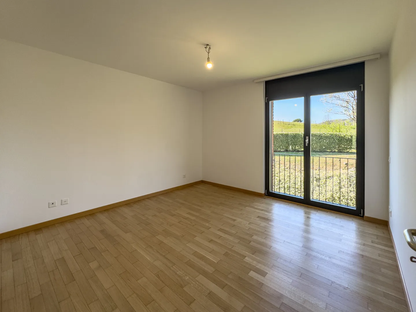 Appartement 4.5 pièces à Rovio immergé dans la verdure - Photo 5 sur 11