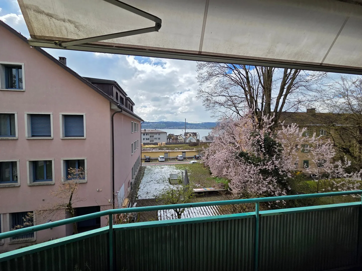 Hell 2-room apartment with lake view - Photo 6 of 6