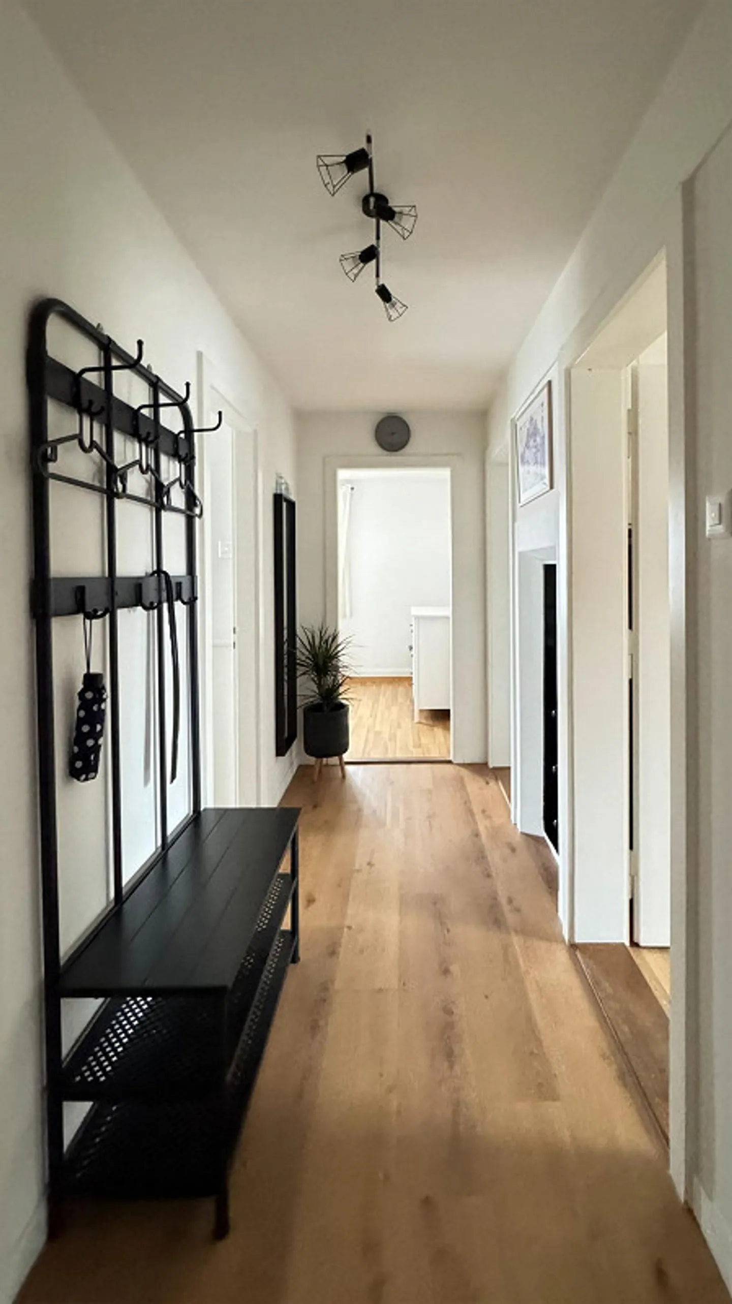 Appartement 3 pièces fraîchement rénové et exposé au soleil - Photo 7 sur 8