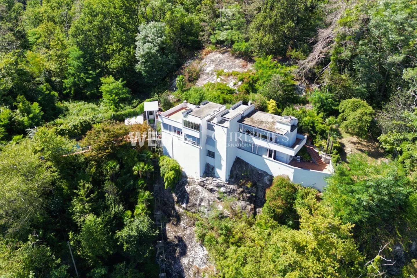 Losone: Beautiful villa to renovate in the green for sale - Photo 1 of 10