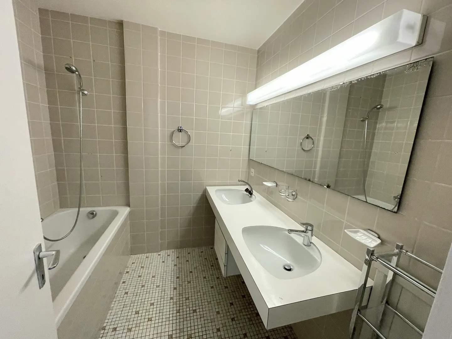 Appartamento di 3,5 locali con balcone nel centro di Friburgo - Foto 4 di 5