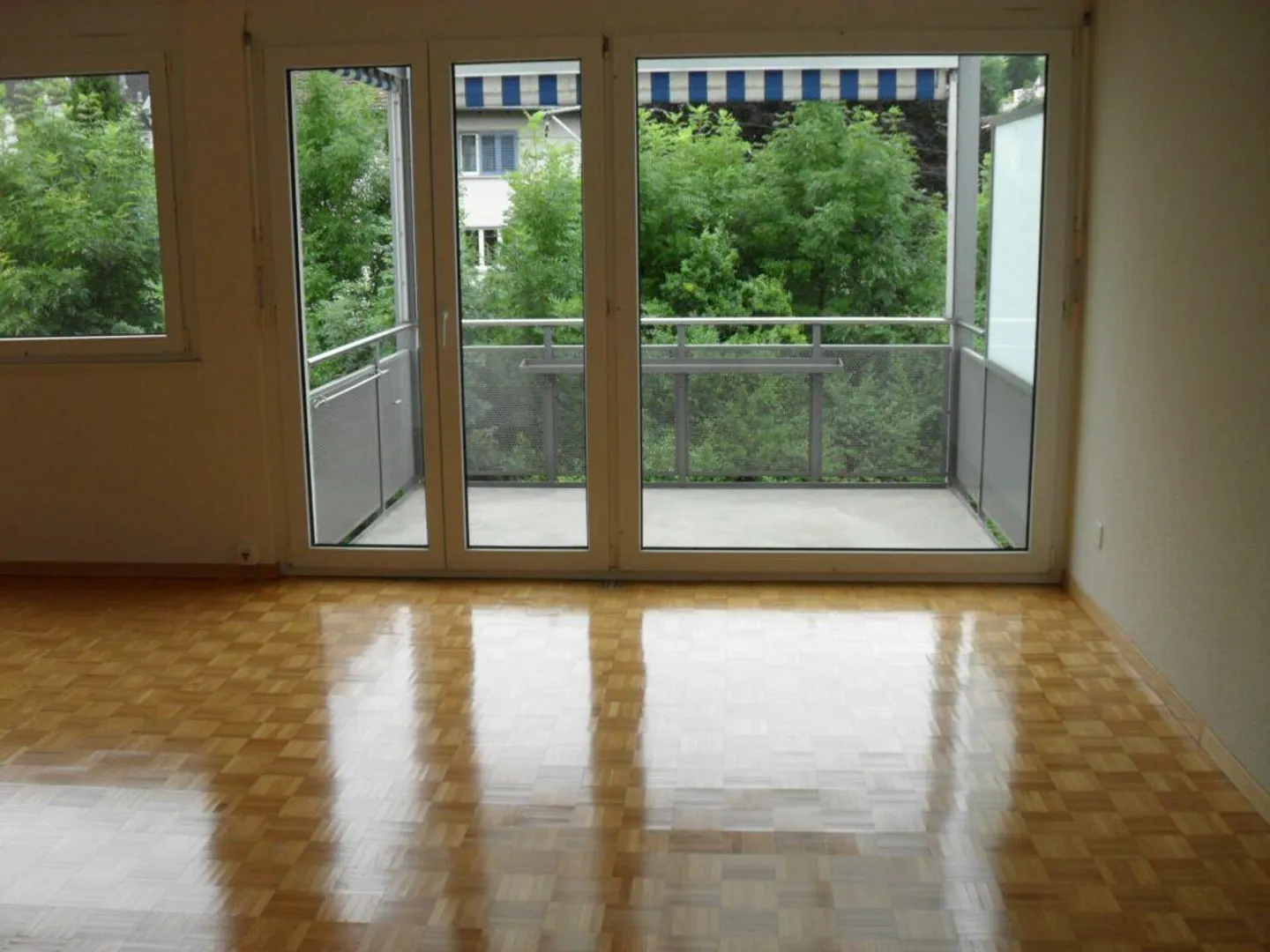 Gepflegte 2.5-Zimmer-Wohnung in Adliswil - Photo 2 sur 8
