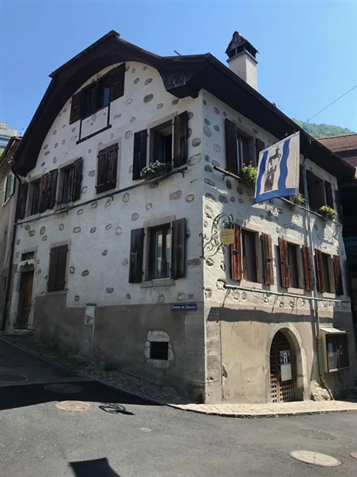 Propriétés à vendre, 2 et 2bis ch. du Liboson, à Veytaux, Suisse - Photo 1 sur 7