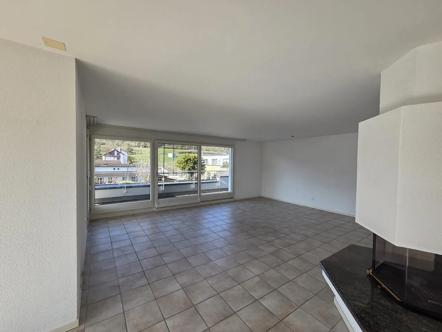 Appartement en attique avec belle vue panoramique dans un emplacement central - Photo 3 sur 13