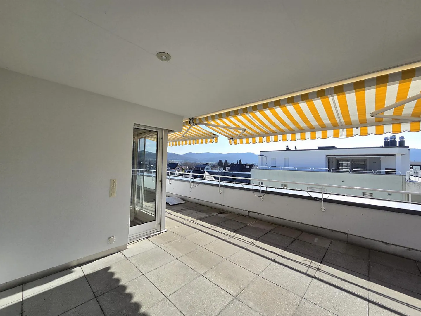 Appartement en attique avec belle vue panoramique dans un emplacement central - Photo 10 sur 13