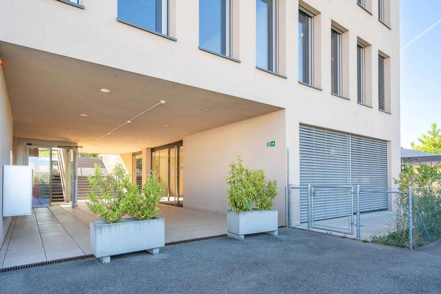 Situato tra l'EPFL e la città di Morges, bellissimo spazio per uffici con grande area - Foto 3 di 7