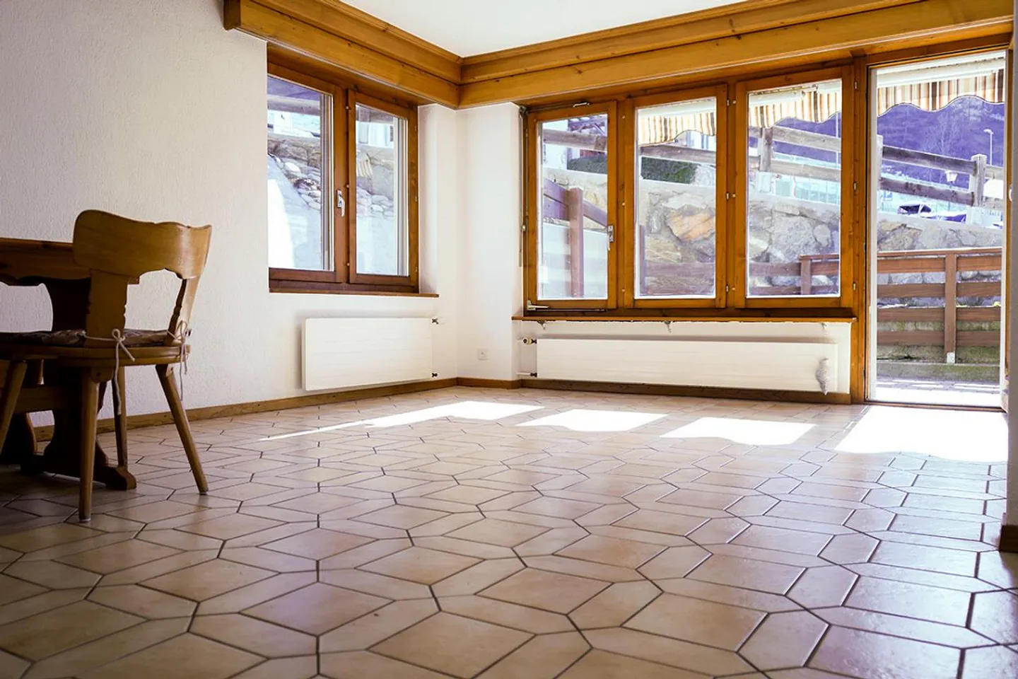 Cozy 1.5 room apartment with terrace above Visp - Photo 1 of 9
