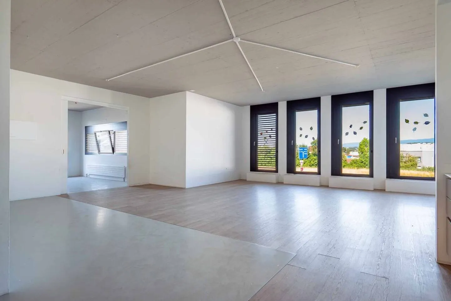 Situato tra l'EPFL e la città di Morges, bellissimo spazio per uffici con grande area - Foto 4 di 7