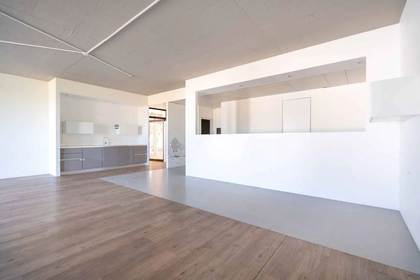 Situato tra l'EPFL e la città di Morges, bellissimo spazio per uffici con grande area - Foto 6 di 7