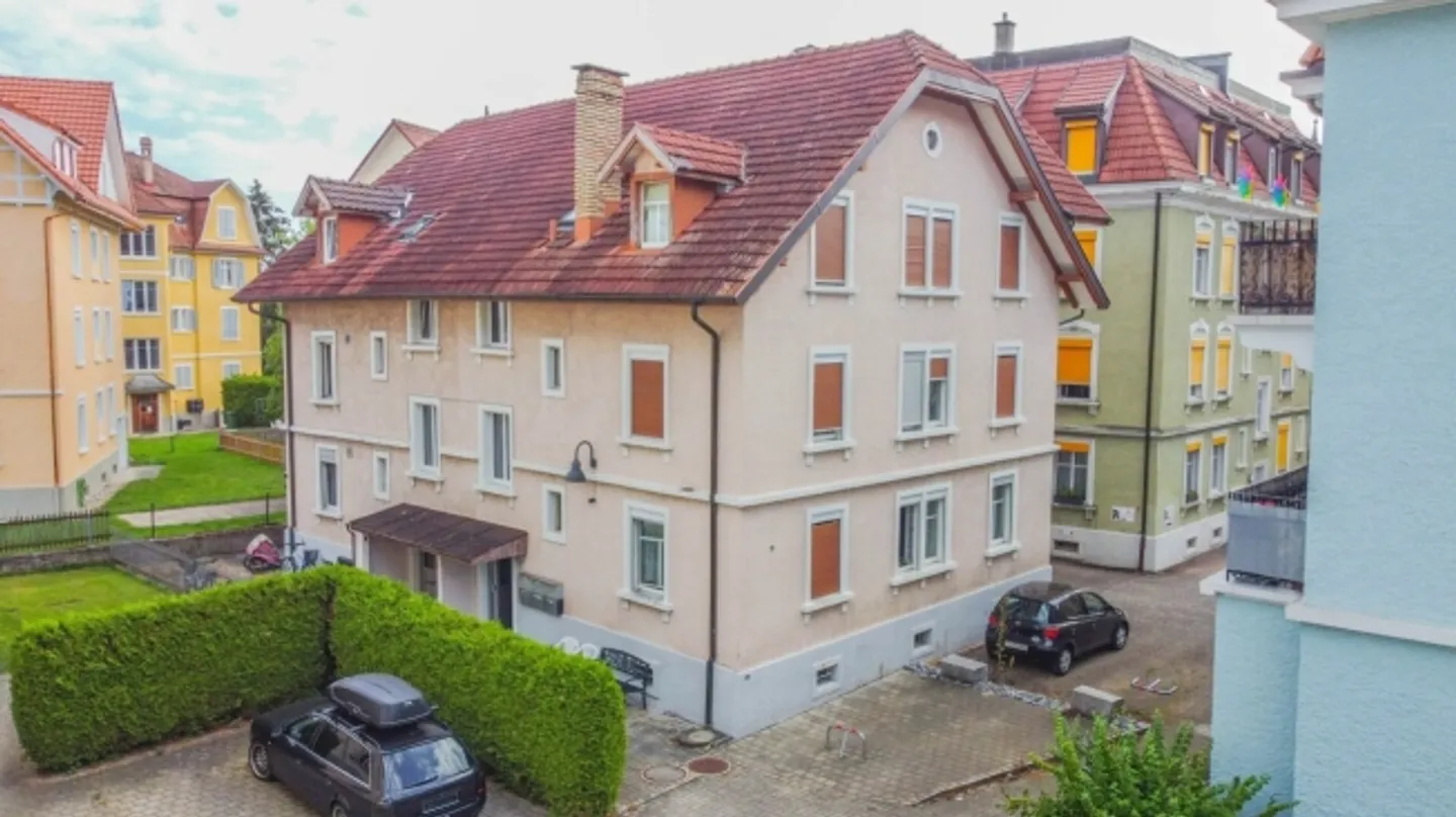 Affascinante casa plurifamiliare con 6 unità - Foto 2 di 12