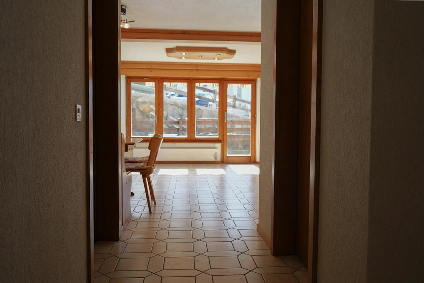 Cozy 1.5 room apartment with terrace above Visp - Photo 2 of 9