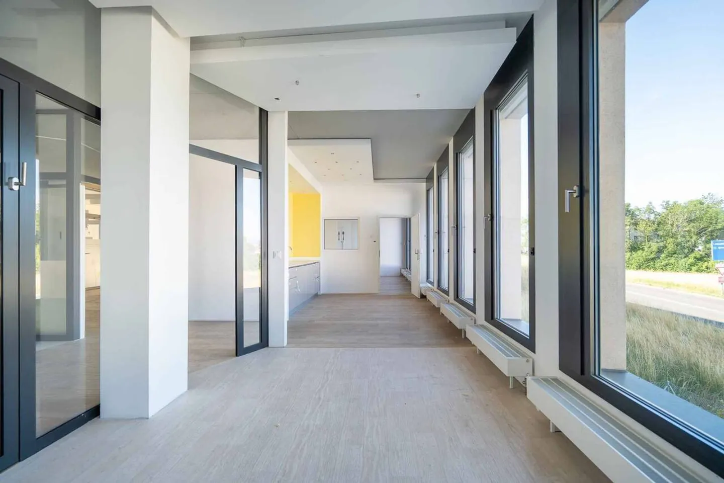 Situato tra l'EPFL e la città di Morges, bellissimo spazio per uffici con grande area - Foto 5 di 7