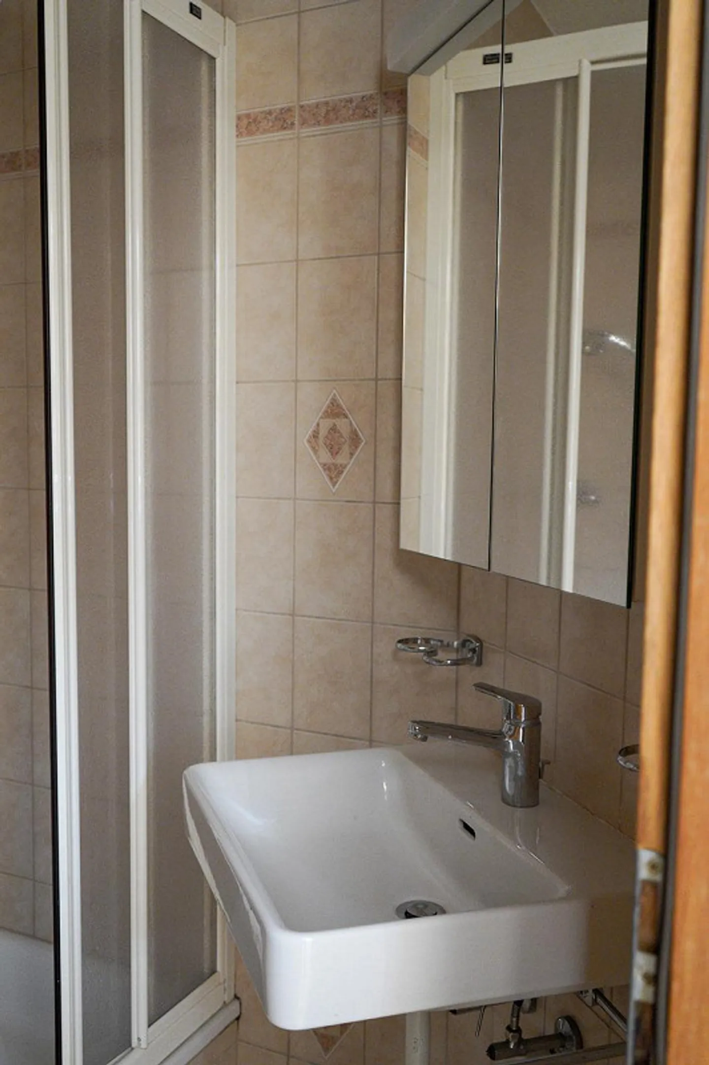 Cozy 1.5 room apartment with terrace above Visp - Photo 8 of 9
