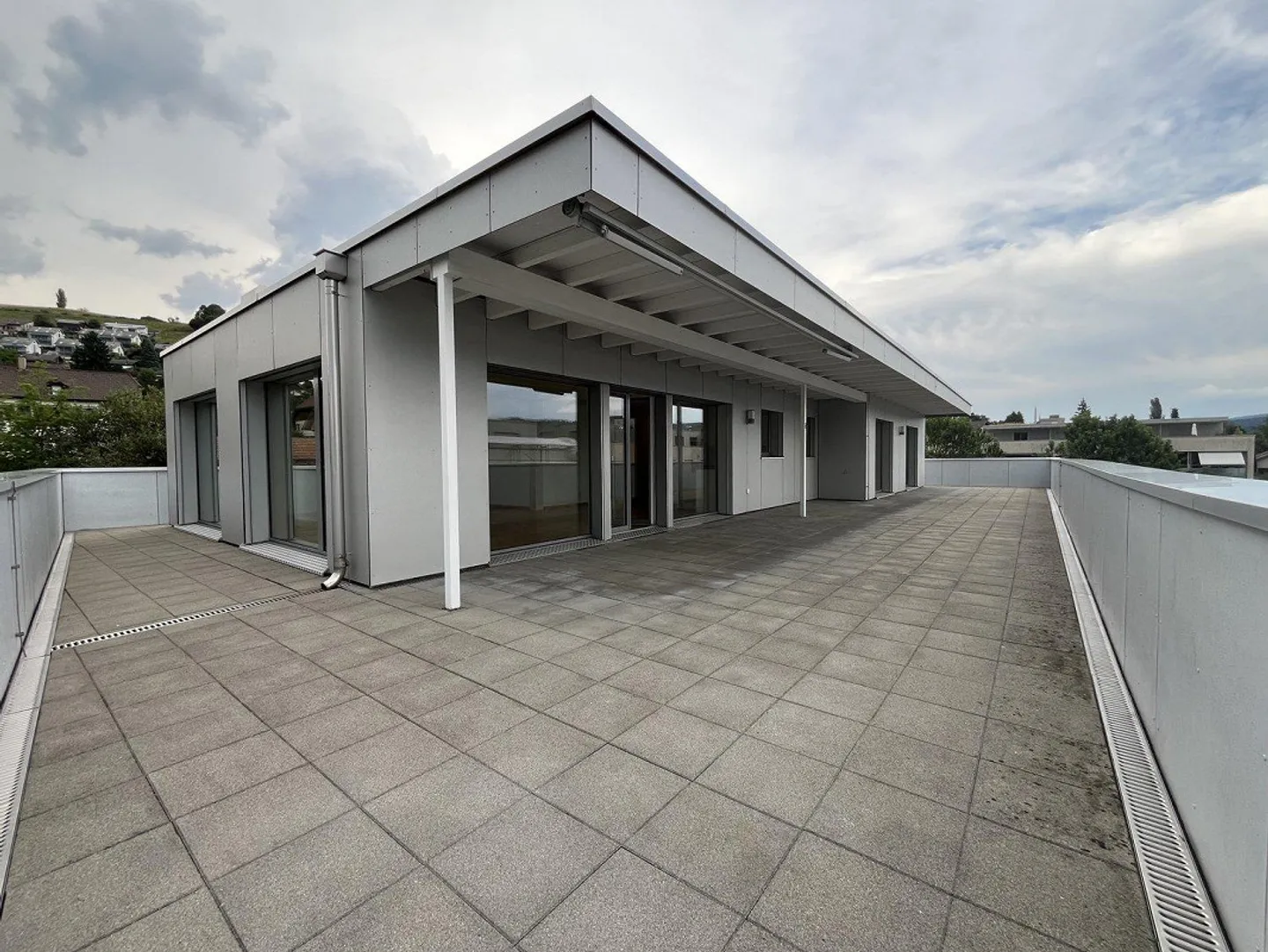 Moderne 5.5-Zimmer-Attika-Wohnung in Grosshöchstetten zu vermieten - Foto 1 von 11