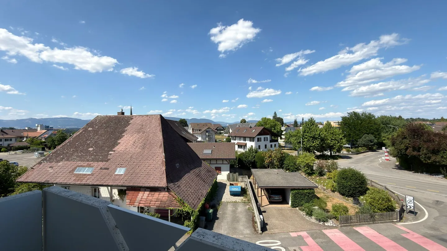 Wohnen mit Weitblick - grosszügige Maisonette-Dachwohnung mit Galerie und sonnigem Balkon - Foto 9 von 13