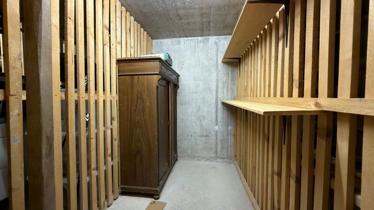 Wohnen mit Weitblick - grosszügige Maisonette-Dachwohnung mit Galerie und sonnigem Balkon - Foto 11 von 13