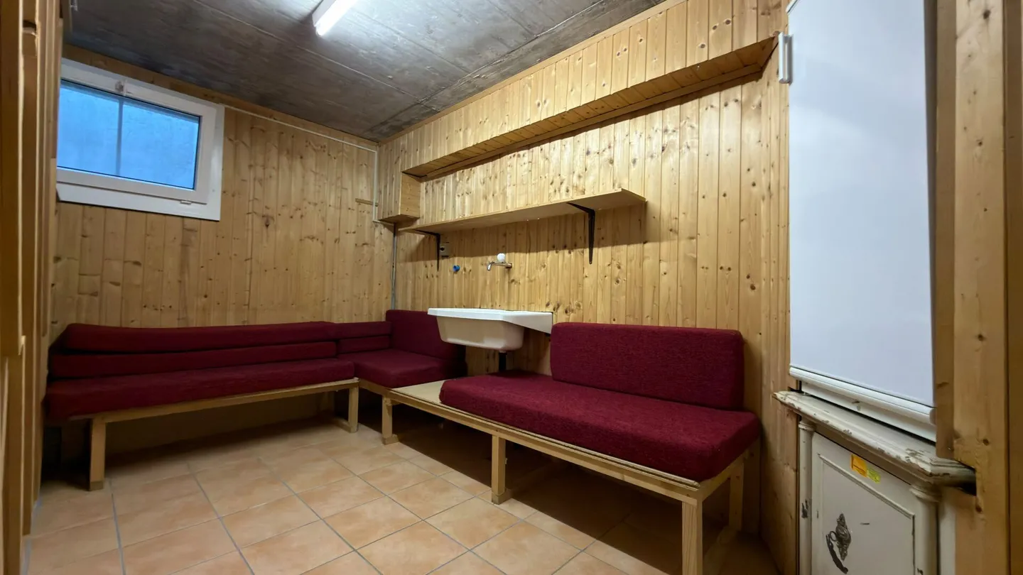Wohnen mit Weitblick - grosszügige Maisonette-Dachwohnung mit Galerie und sonnigem Balkon - Foto 10 von 13