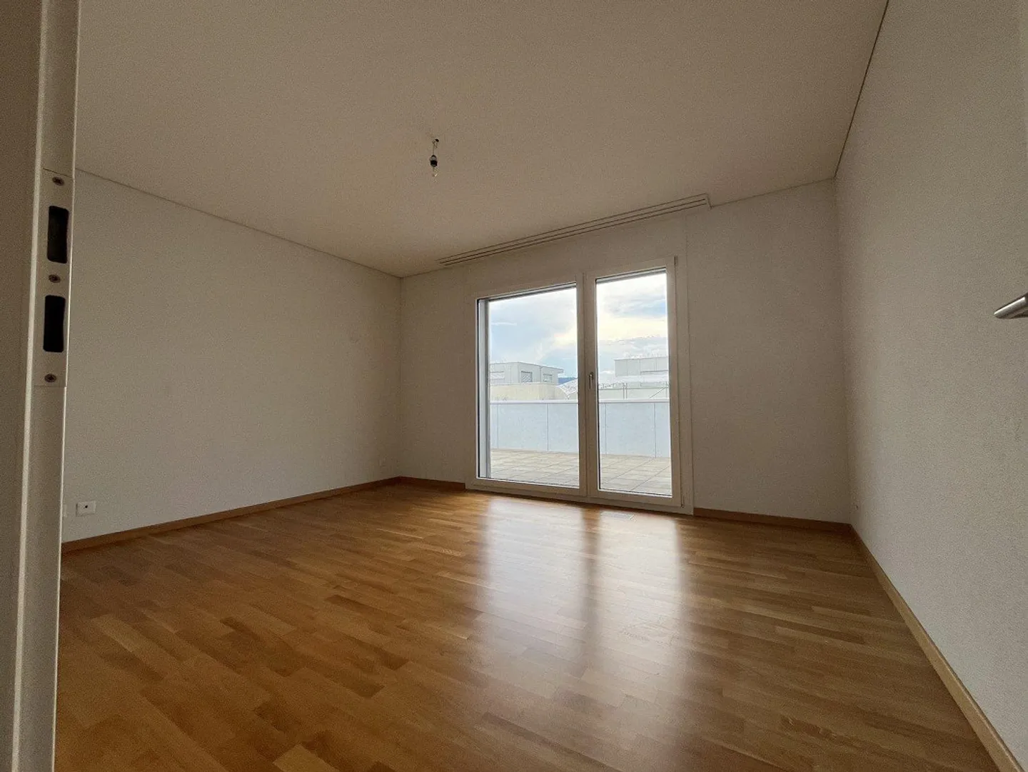 Moderne 5.5-Zimmer-Attika-Wohnung in Grosshöchstetten zu vermieten - Foto 8 von 11