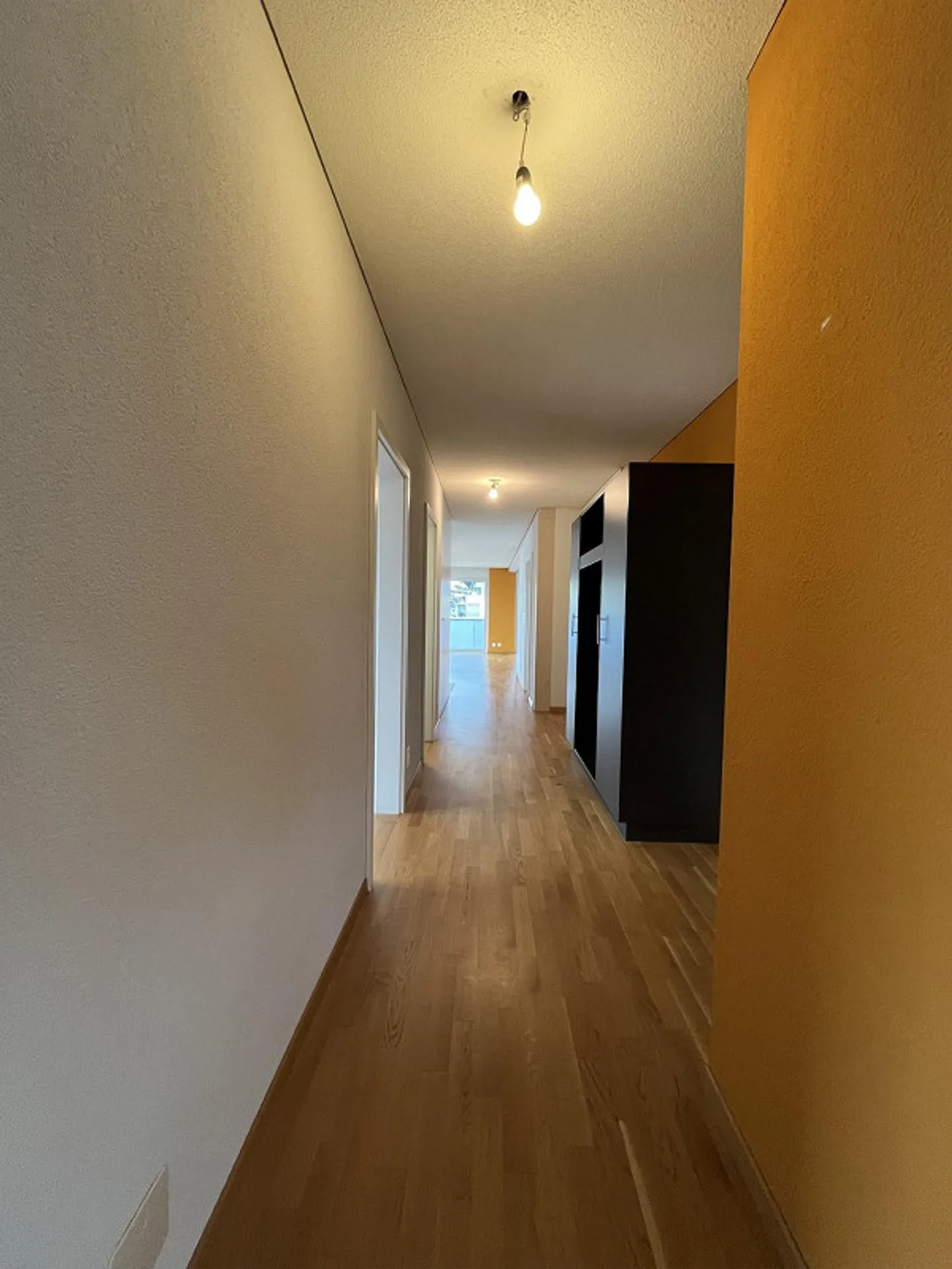 Moderne 5.5-Zimmer-Attika-Wohnung in Grosshöchstetten zu vermieten - Foto 9 von 11