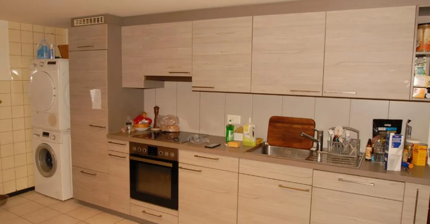 For sale in the city center of Cudrefin a 4-room house and a studio - Photo 3 of 24