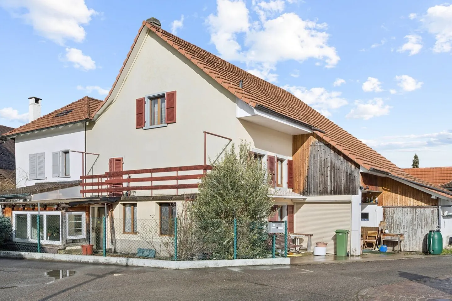 Appealing property with great development potential - Photo 5 of 6