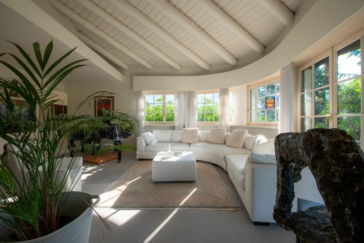 Buildable land with attached single-family villa to renovate - Photo 8 of 14