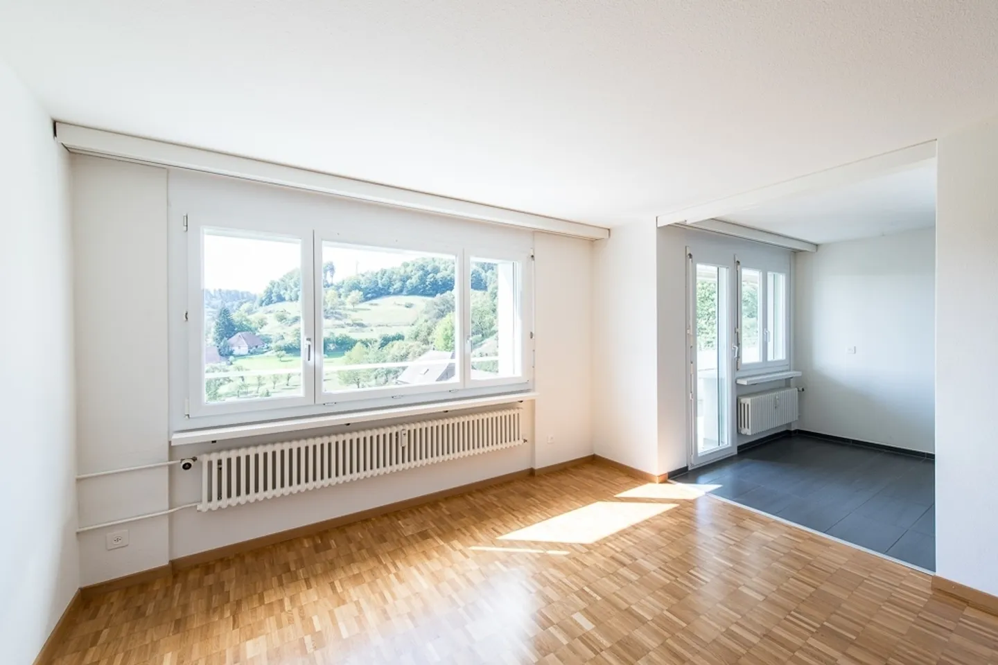 Modern apartment in a quiet neighborhood - Photo 3 of 8