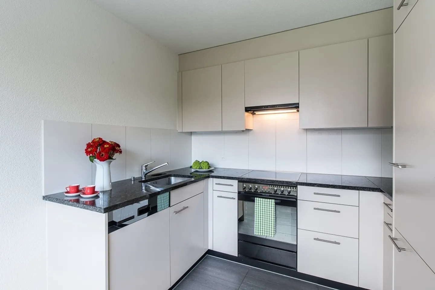 Modern apartment in a quiet neighborhood - Photo 4 of 8