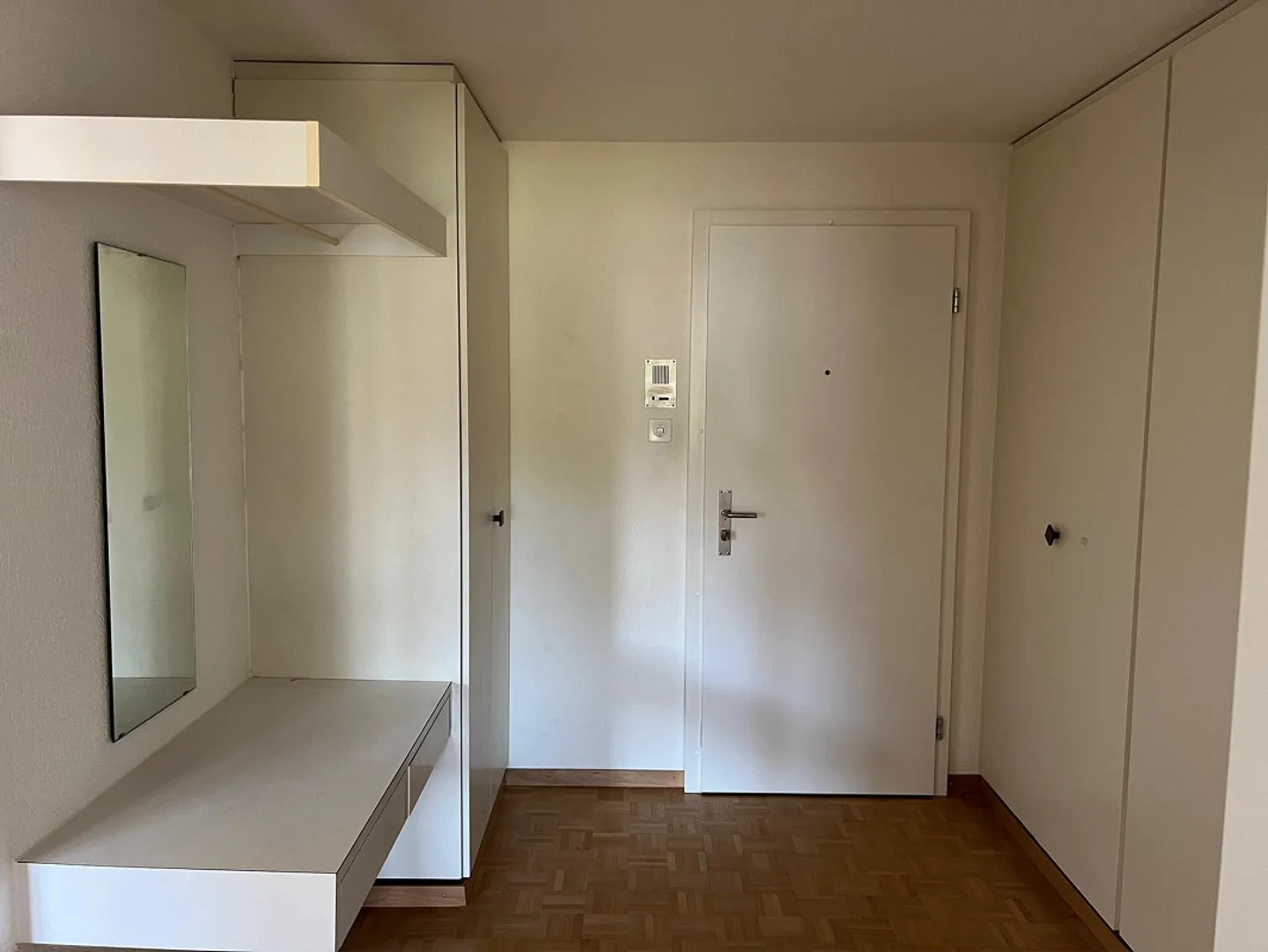 4 1/2 - Room Apartment 1st Floor Center - Photo 9 of 10