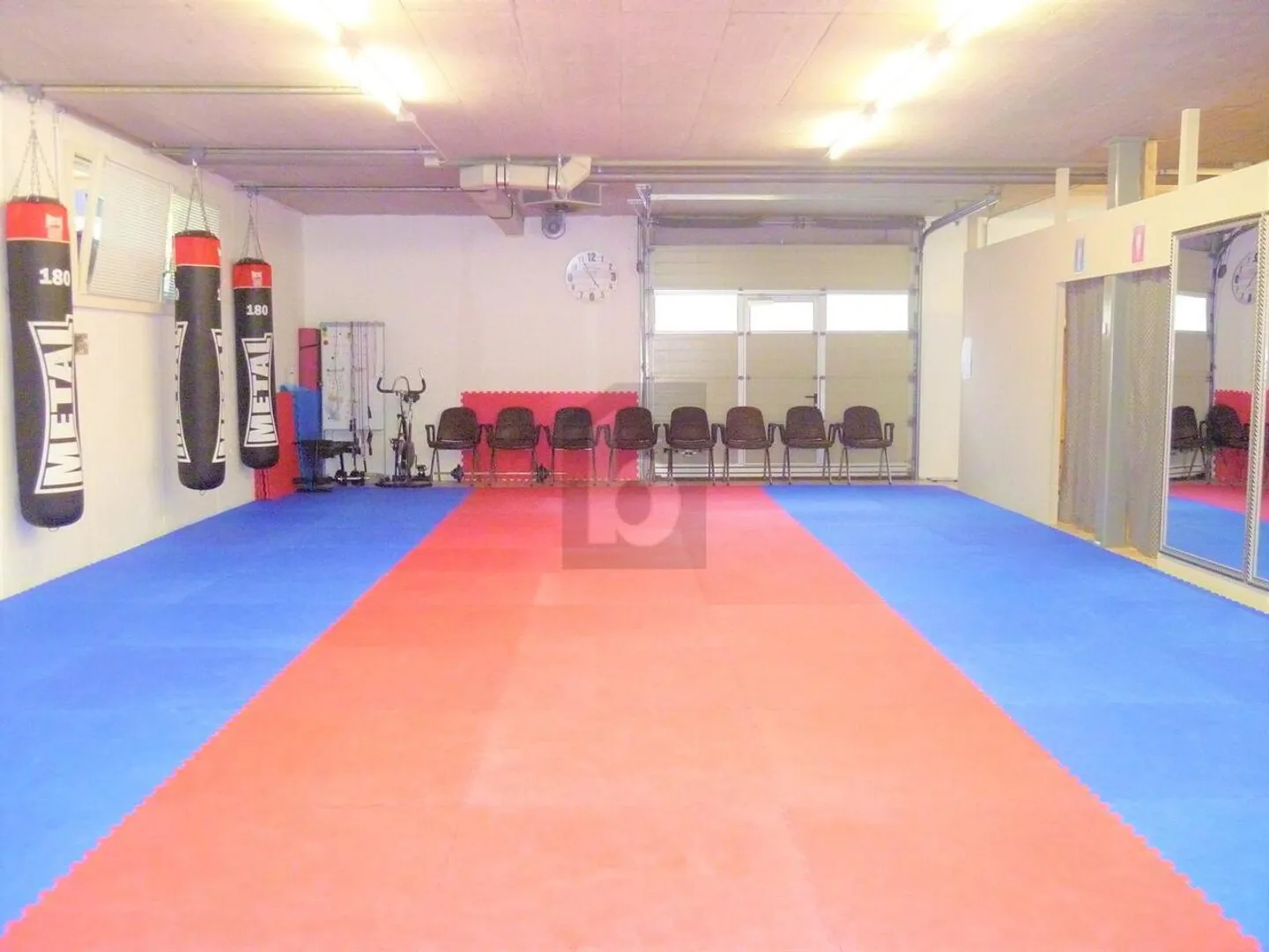 SALLE DE SPORT MULTIFONCTIONS - Photo 4 sur 6