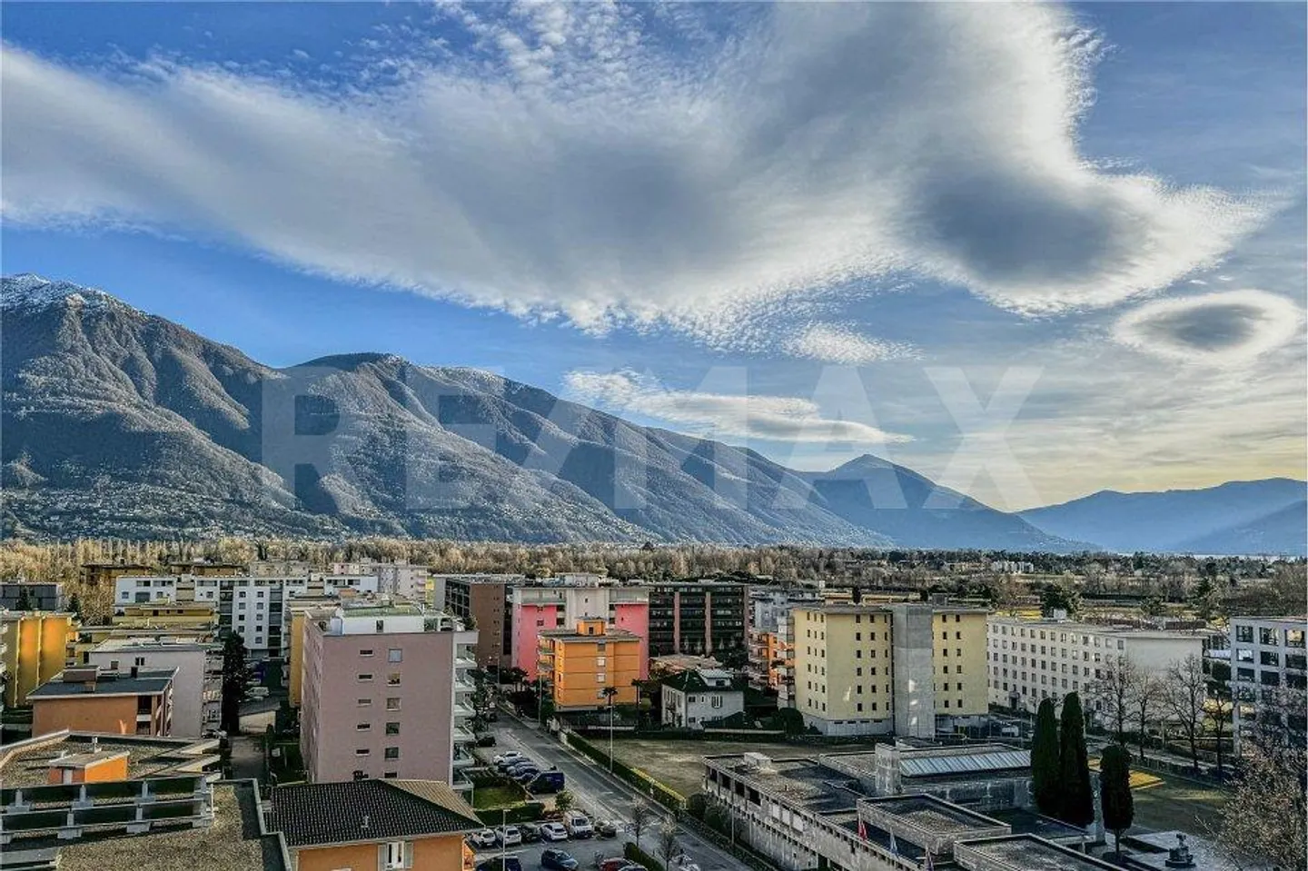 Apartment with Lake View - Photo 4 of 13