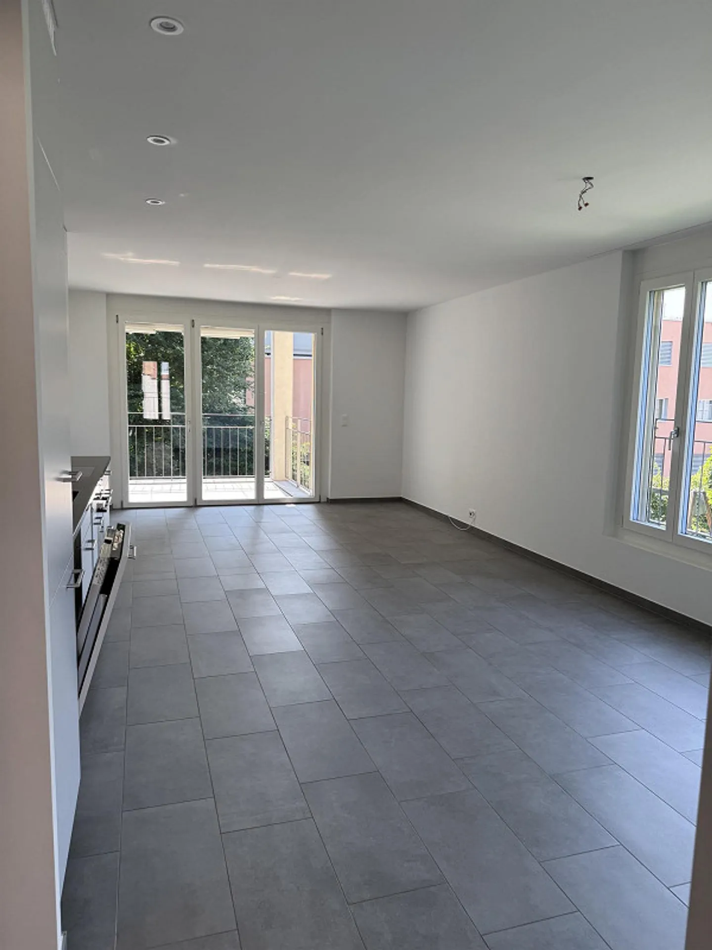 Quiet Sunny Apartment - Photo 6 of 8