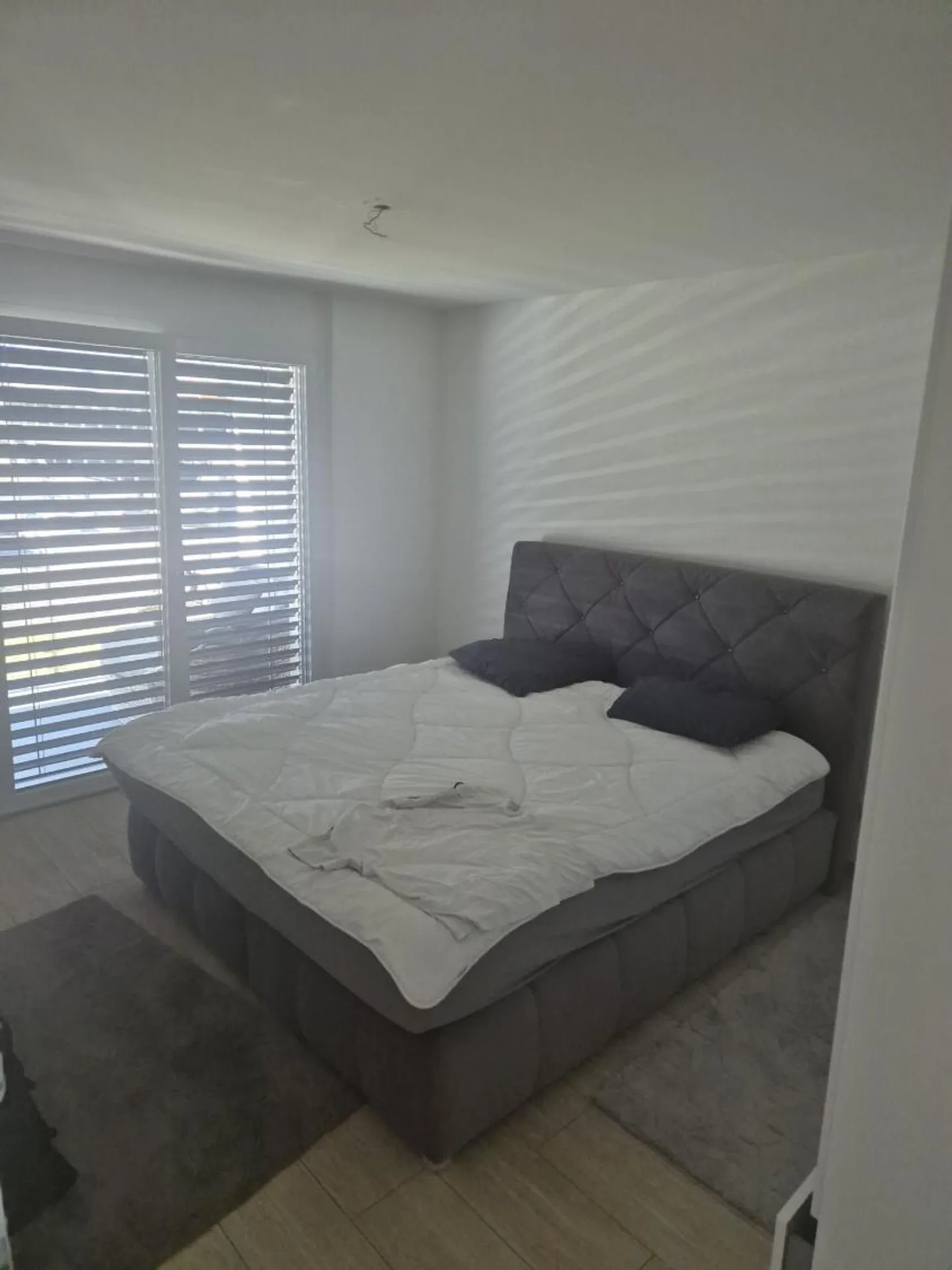 Bright 2.5-room apartment with terrace - Just steps from the Ardon train station - Photo 4 of 4