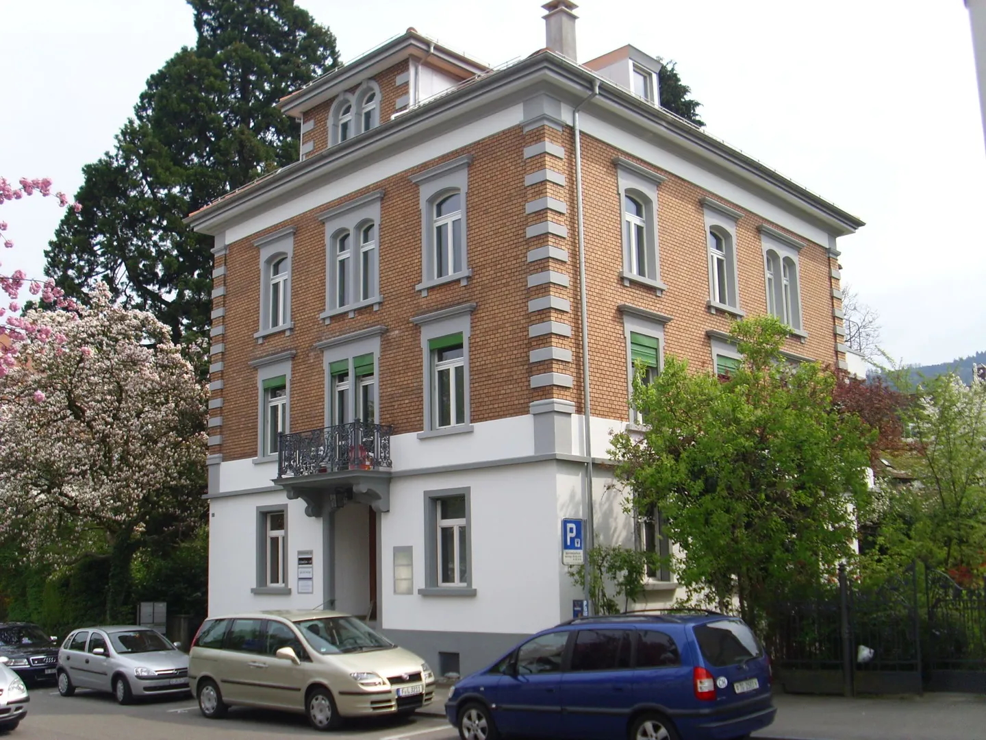 Appartement en Attique 5½ pièces avec jardin au centre - Photo 1 sur 12
