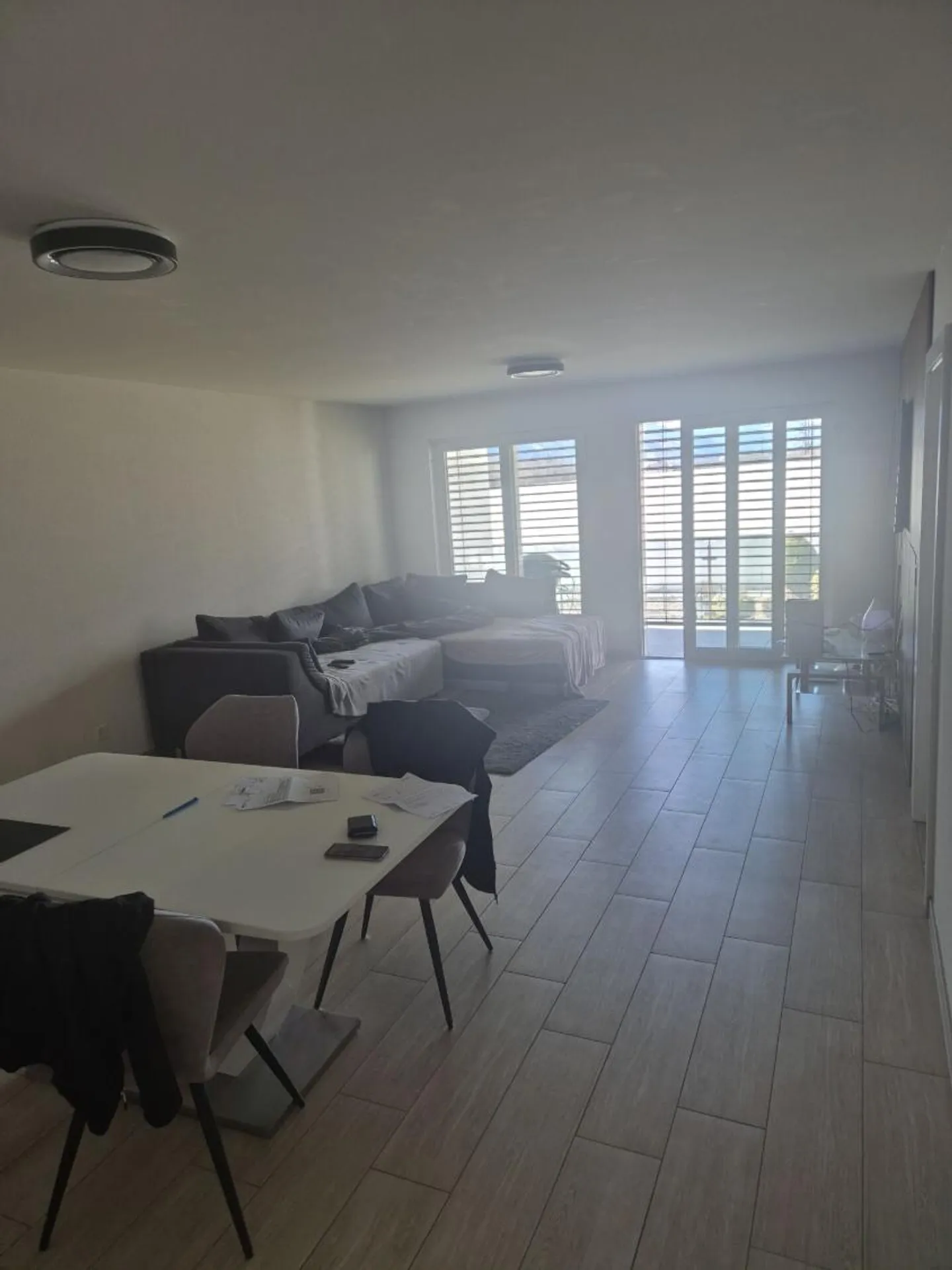 Bright 2.5-room apartment with terrace - Just steps from the Ardon train station - Photo 3 of 4