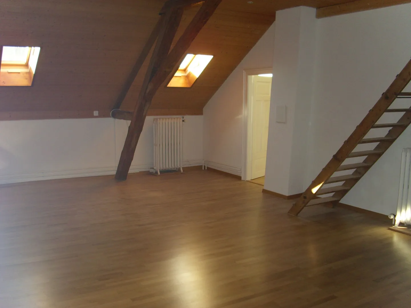 Appartement en Attique 5½ pièces avec jardin au centre - Photo 4 sur 12