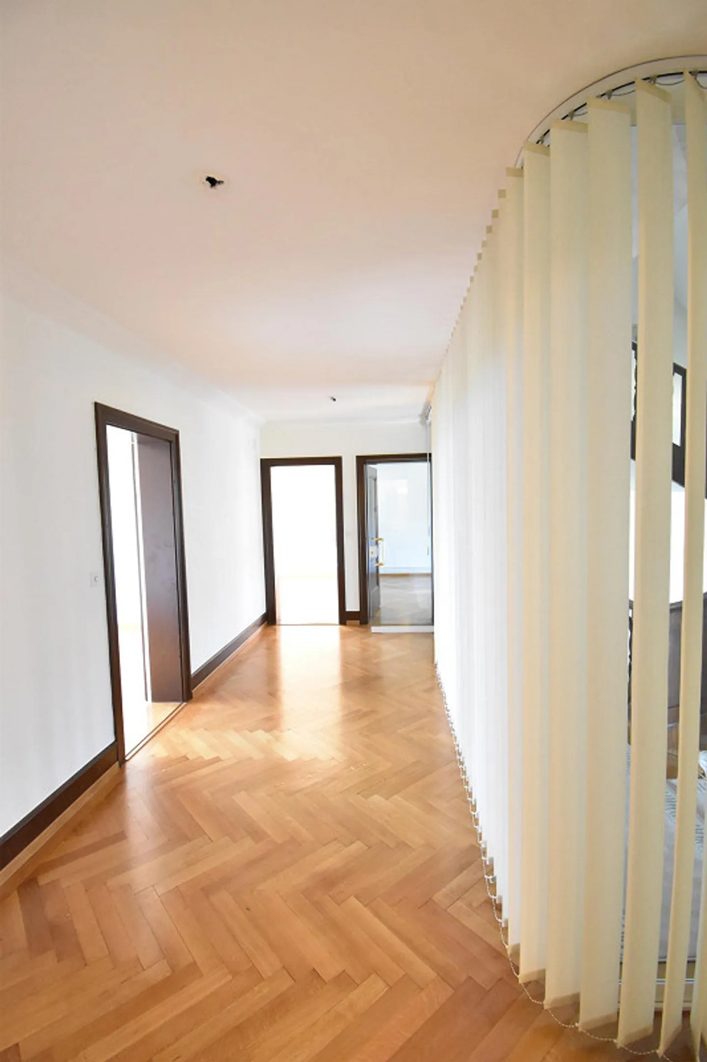 Vivere con vista in una vecchia villa in stile Liberty - Foto 2 di 10