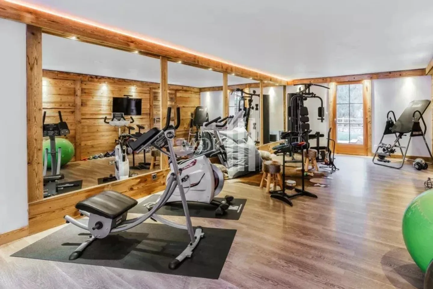 Chalet for sale - Photo 7 of 13