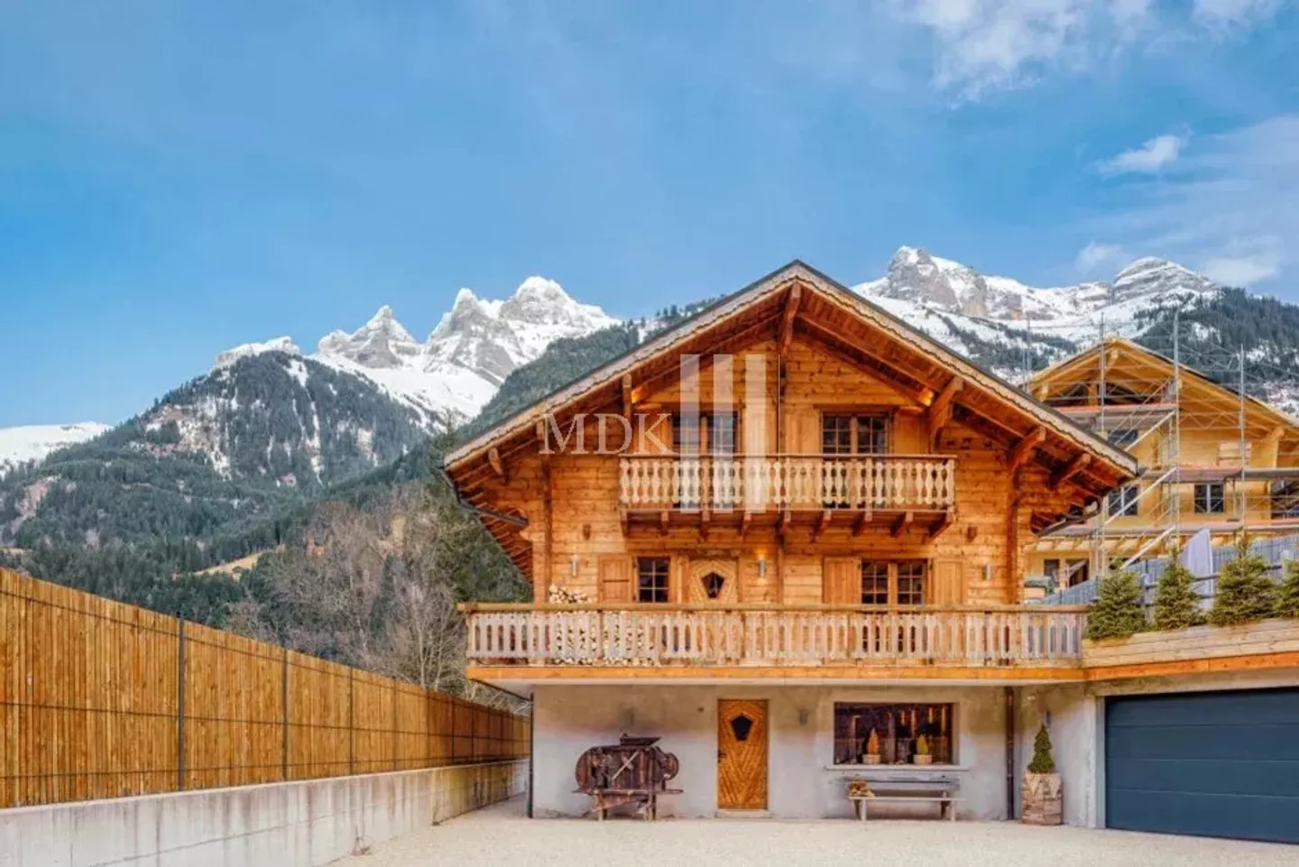 Chalet for sale - Photo 2 of 13