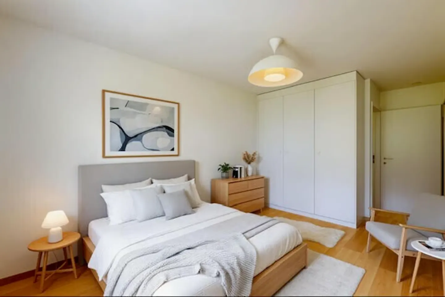 Bright 3.5 rooms with large balcony and unobstructed view of the lake - Photo 7 of 12